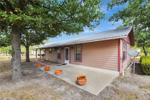 1965 Deadend Ln, Ledbetter, TX 78946