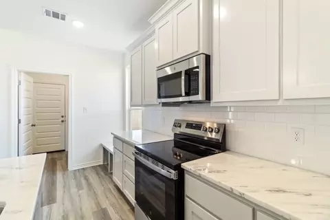 1924 Stubbs Dr, Bryan, TX 77807 photo 8
