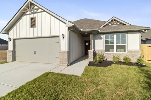 1924 Stubbs Dr, Bryan, TX 77807