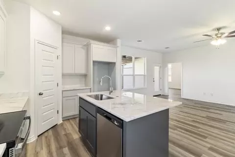 1924 Stubbs Dr, Bryan, TX 77807 photo 9