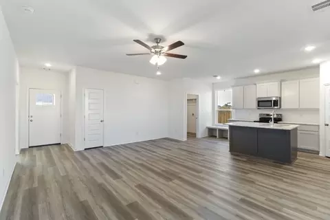 1924 Stubbs Dr, Bryan, TX 77807 photo 2
