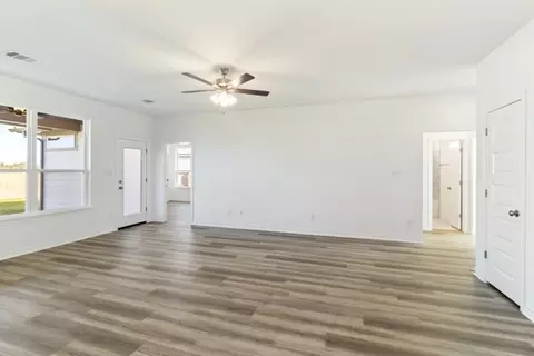 1924 Stubbs Dr, Bryan, TX 77807 photo 4