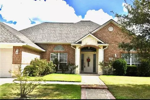 2700 Colony Glen Dr, Bryan, TX 77808