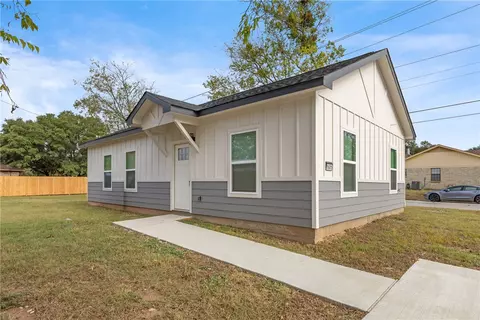 1601 W 17th St, Bryan, TX 77803