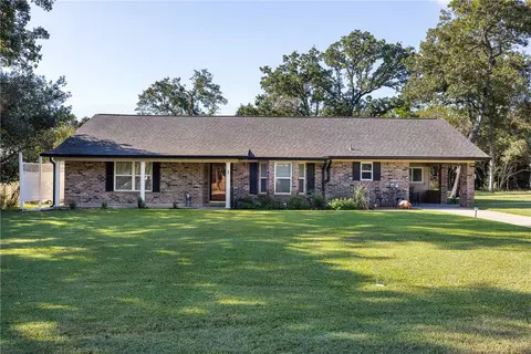 3 Bobby Jones Ln, Hilltop Lakes, TX 77871