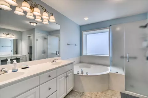 Bath - 7665 Planters Loop, Bryan, TX 77808 photo 1 of 3