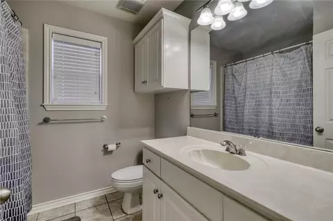 Bath - 7665 Planters Loop, Bryan, TX 77808 photo 3 of 3