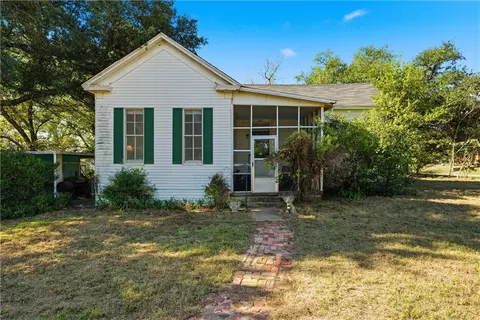 409 China St, Calvert, TX 77837