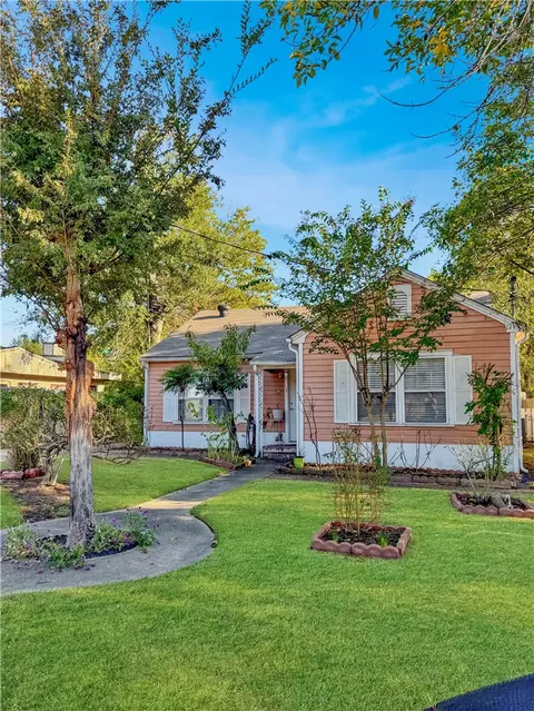 203 Dellwood St, Bryan, TX 77801