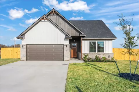 2102 Zebrina Ct, Bryan, TX 77807
