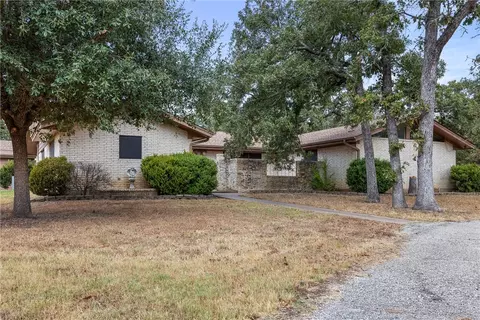 1027 Shady Cir, Lexington, TX 78947