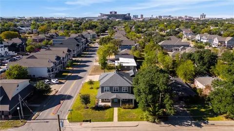 915 Fairview Ave, College Station, TX 77840