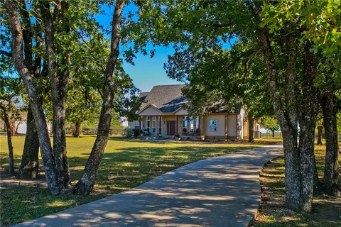 4008 Austins Estates Dr, Bryan, TX 77808