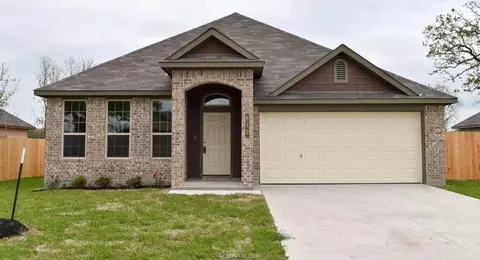 812 Heritage Dr, Navasota, TX 77868