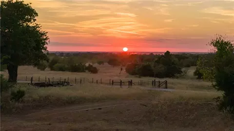 11258 Providence Rd, Calvert, TX 77837