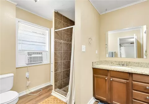 Bath - 520 Helena St, Bryan, TX 77801 photo 2 of 3