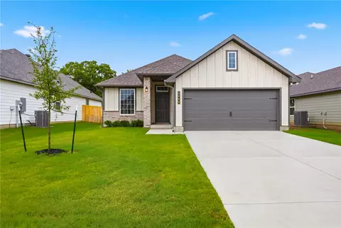 5689 Fox Bluff Dr, Bryan, TX 77807