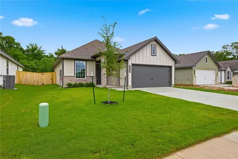 Exterior - 5689 Fox Bluff Dr, Bryan, TX 77807 photo 2 of 4