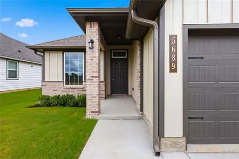 Exterior - 5689 Fox Bluff Dr, Bryan, TX 77807 photo 3 of 4