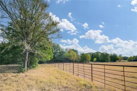 11027 Fm 1696 Rd, Bedias, TX 77831