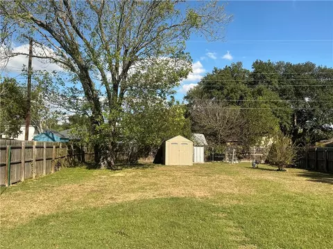 710 Dumas Dr, Bryan, TX 77803 photo 4