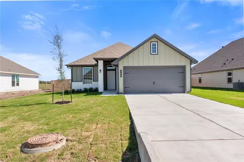 366 Harvest Lake Dr, Snook, TX 77878