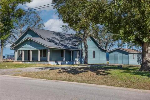 1002 N Banks St, Caldwell, TX 77836