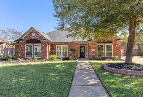 704 Putter Ct, College Station, TX 77845
