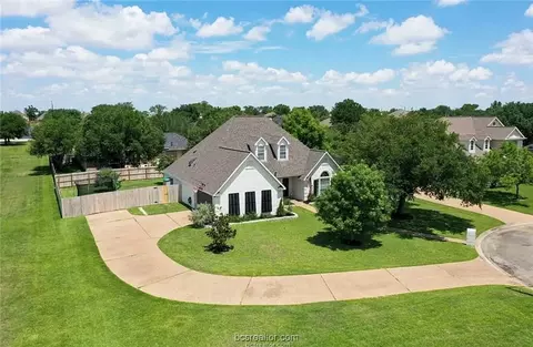 701 Putter Ct, College Station, TX 77845