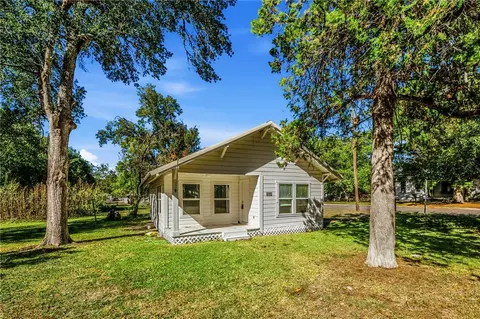 1117 Sycamore St, Navasota, TX 77868