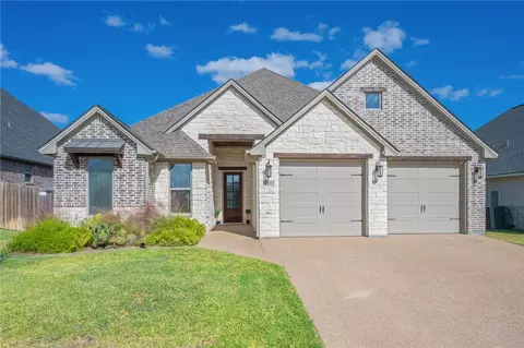 3911 Eskew Dr, College Station, TX 77845