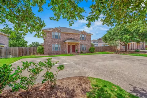 1140-1142 Gridiron Dr, College Station, TX 77840