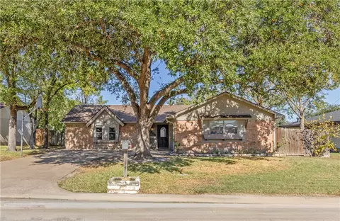2905 Woodmeadow Dr, Bryan, TX 77802