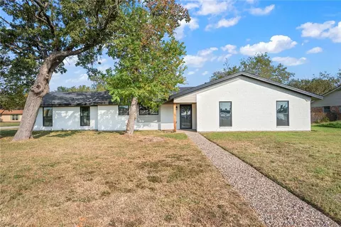 2001 Nueces Dr, College Station, TX 77840