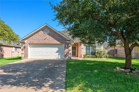 114 Rugen Ln, College Station, TX 77845