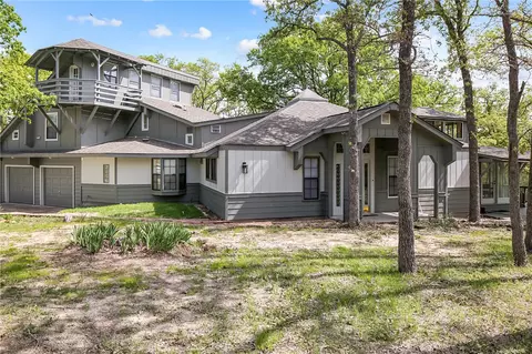 8010 Perry Ln, College Station, TX 77845
