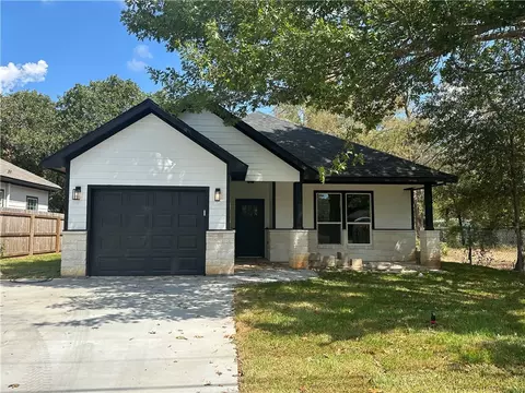4111 Marsh St, Bryan, TX 77803