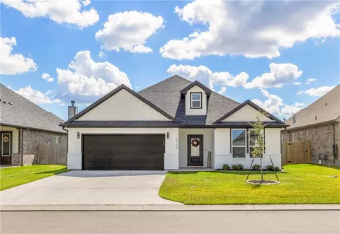 2905 Goldberg Dr, Bryan, TX 77808