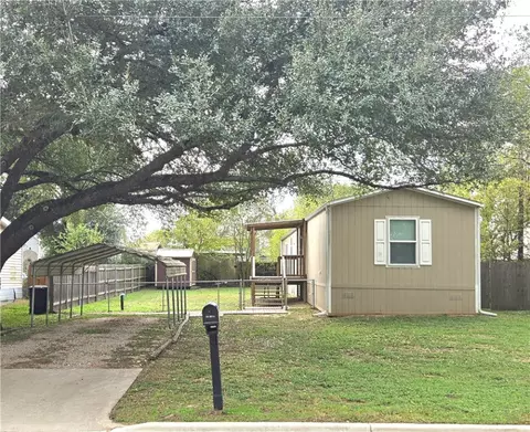 304 S Moore St, Caldwell, TX 77836