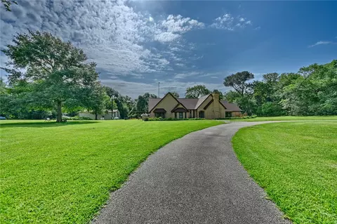 1950 Country Club Rd, Brenham, TX 77833