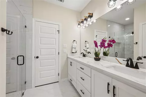 Bath - 511 Hall St, Bryan, TX 77803 photo 1 of 3