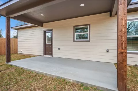 Exterior - 511 Hall St, Bryan, TX 77803 photo 2 of 3