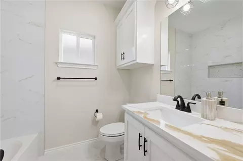 Bath - 511 Hall St, Bryan, TX 77803 photo 3 of 3