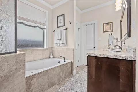 Bath - 2015 Lola Ln, Bryan, TX 77807 photo 2 of 4