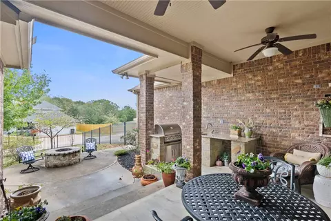 Exterior - 2015 Lola Ln, Bryan, TX 77807 photo 4 of 7