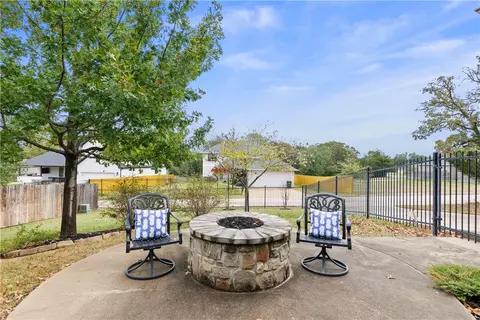 Exterior - 2015 Lola Ln, Bryan, TX 77807 photo 5 of 7