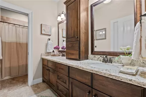 Bath - 2015 Lola Ln, Bryan, TX 77807 photo 3 of 4