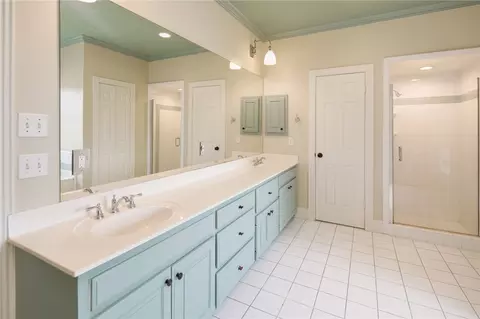 Bath - 706 E 30th St, Bryan, TX 77803 photo 2 of 7