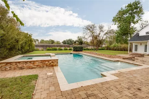 Exterior - 706 E 30th St, Bryan, TX 77803 photo 4 of 7