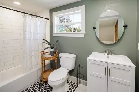 Bath - 706 E 30th St, Bryan, TX 77803 photo 7 of 7